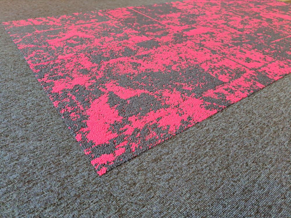 karpet 2x3m tapijttegels interface mix blauw/roze