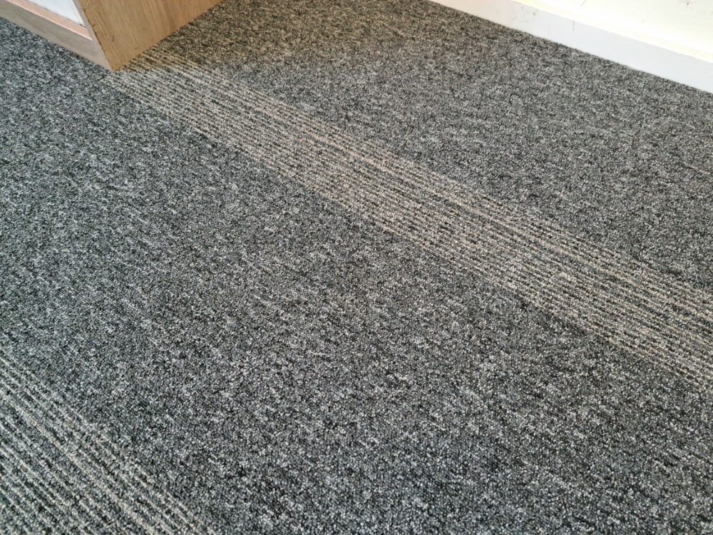 grijze tapijttegels, 2502 grijs met strepen