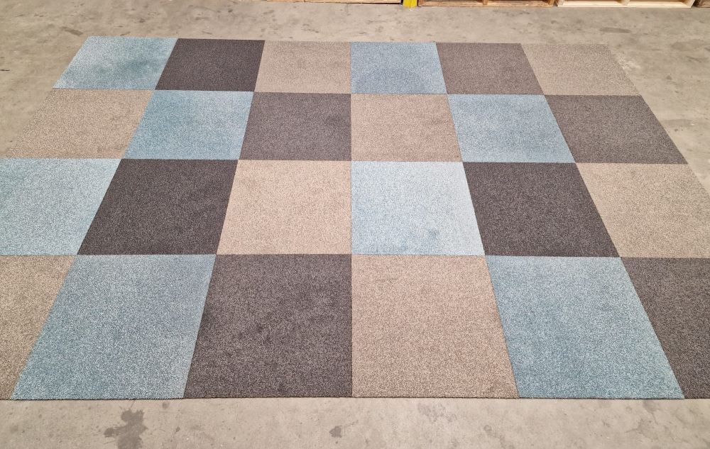 80m2 uniek ontwerp van 3 verschillende reuse tapijttegels